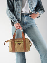 Preloved Tessuto Handtas Leder En Nylon Prada Beige second life 1210372-vue-porte