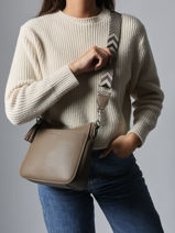 Cross Body Tas Grained Flora & co Bruin grained F8575-vue-porte