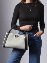 Handtas Karnilla Guess Wit karnilla AG971907-vue-porte