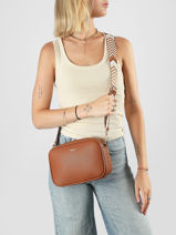 Cross Body Tas Grained Flora & co Bruin grained F6967OR-vue-porte