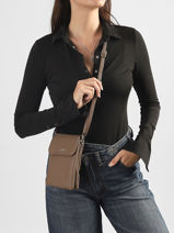 Cross Body Tas Grained Flora & co Beige grained F3609-vue-porte
