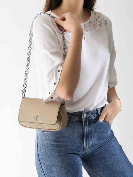 Cross Body Tas Minimal Mono Calvin klein jeans Bruin minimal mono K613049 ander zicht 1