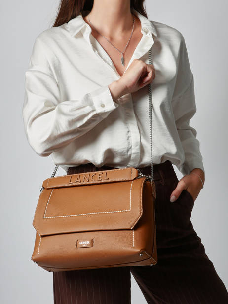 Cross Body Tas L Ninon Soft Leder Lancel Bruin ninon A13783 ander zicht 1