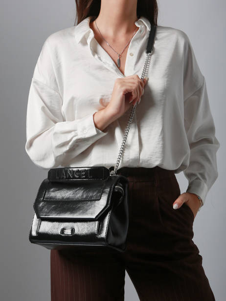 Cross Body Tas M Ninon In Naplack Leder Lancel Zwart ninon A13767 ander zicht 1