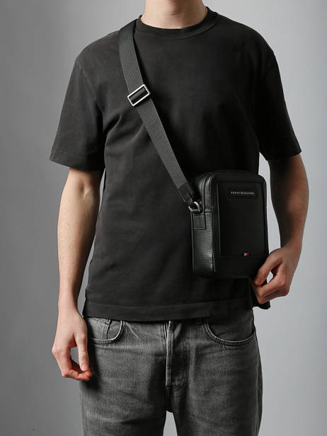 Cross Body Tas Tommy hilfiger Zwart central AM14011 ander zicht 1