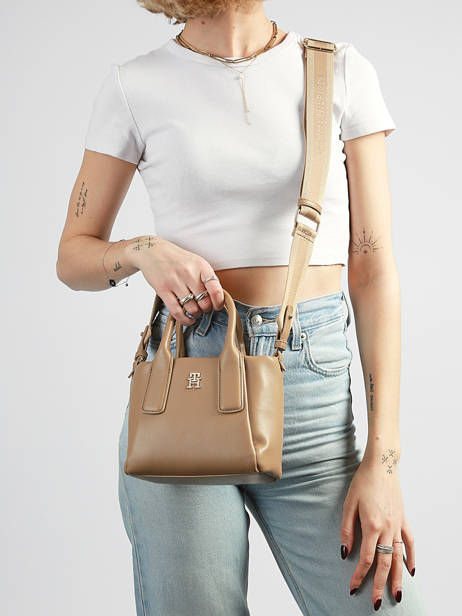 Handtas Th Essential Tommy hilfiger Beige th essential AW18371 ander zicht 1