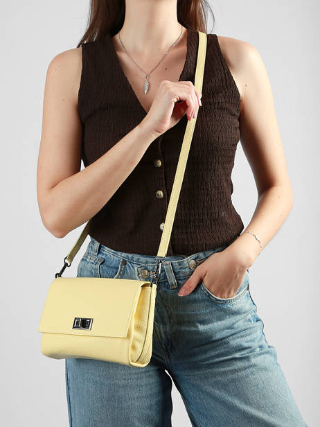 Cross Body Tas Caviar Leder Milano Geel caviar CA24061 ander zicht 1