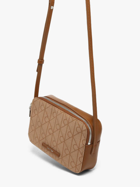 Cross Body Tas Emblem Jacquard Calvin klein jeans Beige emblem jacquard 4F3533G ander zicht 1