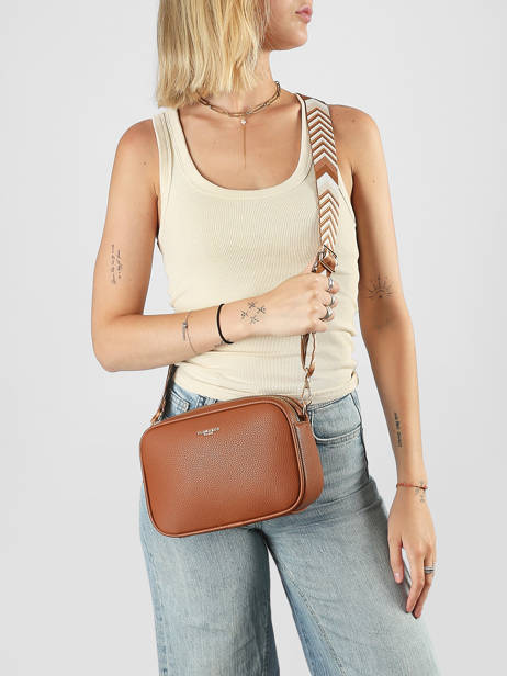Cross Body Tas Grained Flora & co Bruin grained F6967OR ander zicht 1