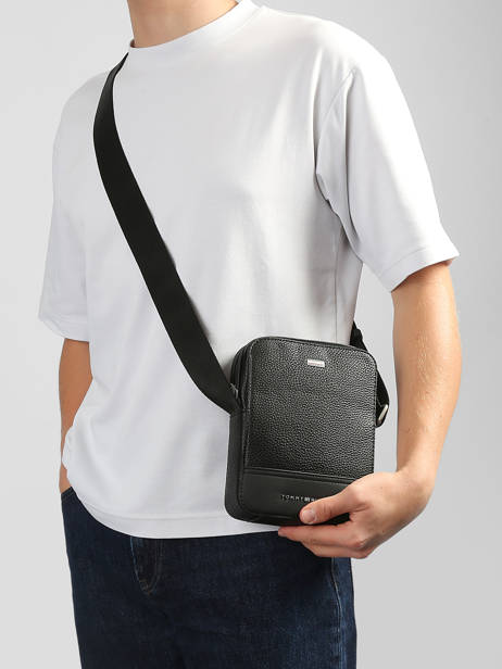 Cross Body Tas Tommy hilfiger Zwart central AM14433 ander zicht 1